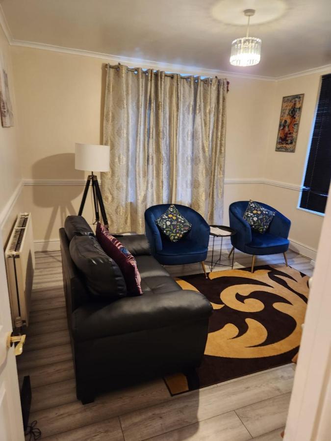 2-bedroom Flat In Cutty-sark, Greenwich ! Appartamento *
