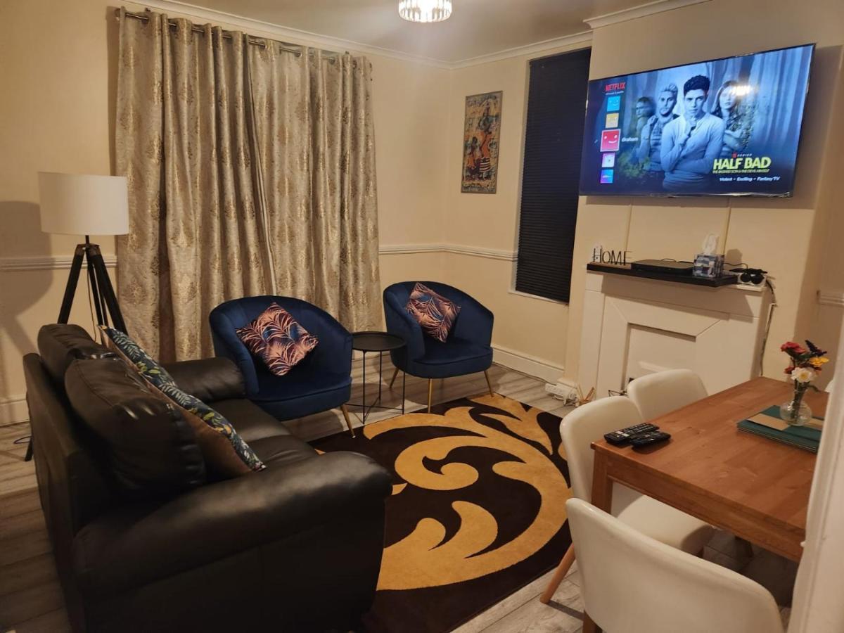 2-bedroom Flat In Cutty-sark, Greenwich ! Appartamento *
