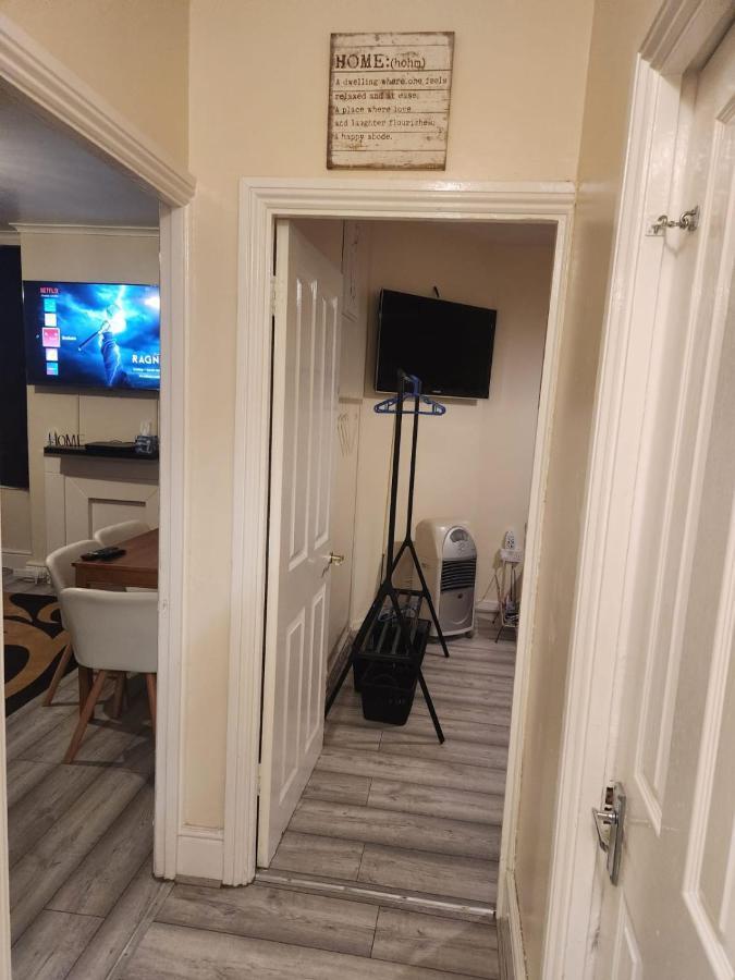 2-bedroom Flat In Cutty-sark, Greenwich ! Appartamento *